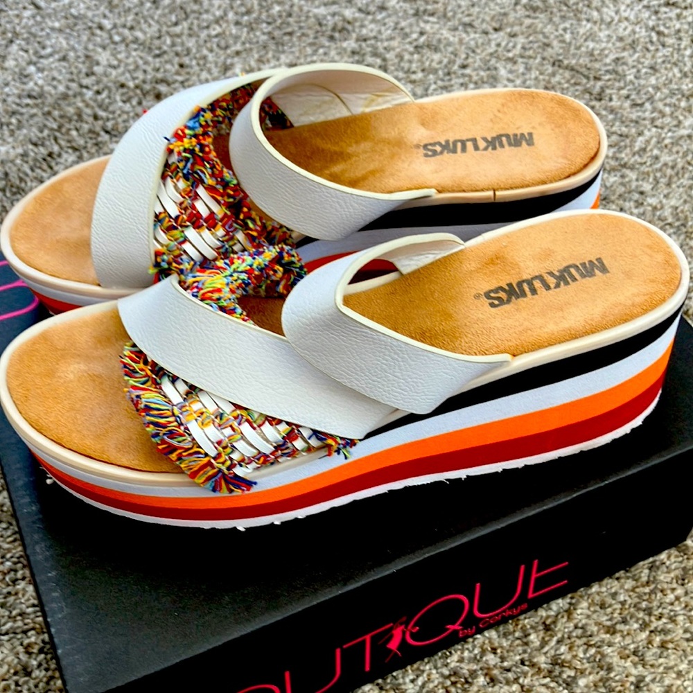 Muk Luks Women's Groove Artist Music Platform Sandals, white multi, Size 9
